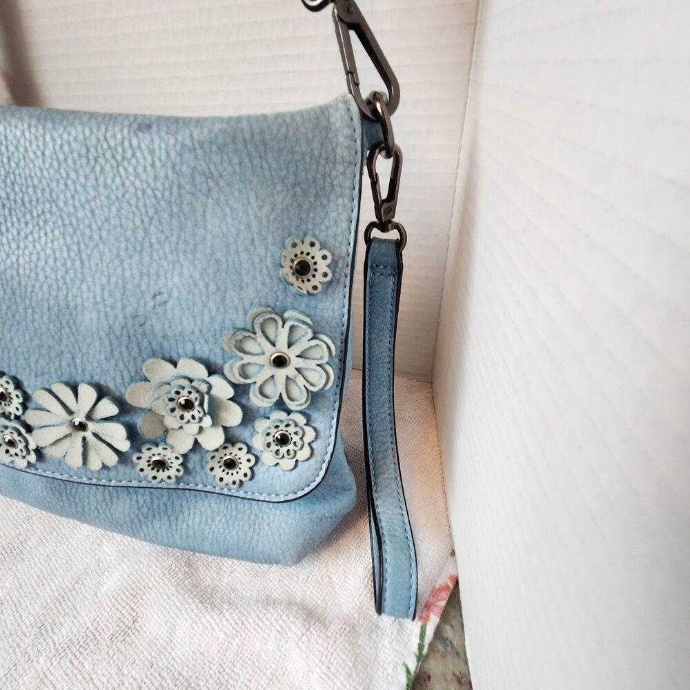 Blue Moda Luxe Crossbody/shoulder/Wristlet Purse Faux Leather W/Floral Applique - Picture 3 of 9